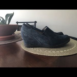Naturalizar suede wedge shoes